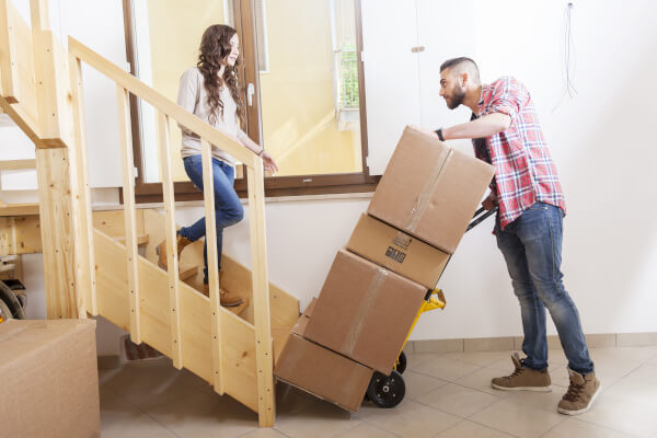 Illustration de déménager, porter, monter ou démonter des meubles